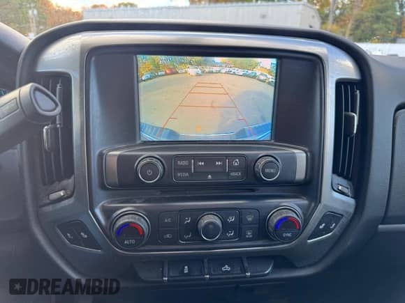 2018 Chevrolet Silverado 1500 LT z VIN 2GCVKRECXJ1104962, wystawiony jako Copart lot #89928955 z przebiegiem 226 307 mil mil oraz Czysty tytuł • Clean title. Historia ofert i sprzedaży dostępna na DreamBid. Obrazek 11.