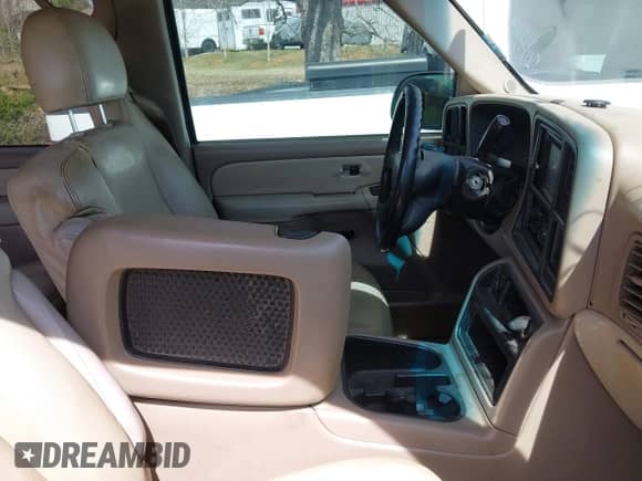 2003 Chevrolet Tahoe LS z VIN 1GNEC13Z63R140932, wystawiony jako IAAI lot #41703060 z przebiegiem 345 133 mil mil oraz . Historia ofert i sprzedaży dostępna na DreamBid. Obrazek 5.