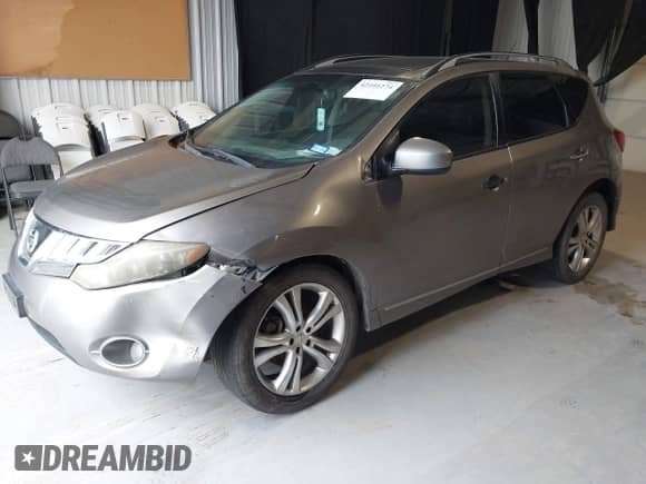 2009 Nissan Murano S z VIN JN8AZ18W29W126089, wystawiony jako IAAI lot #42101274 z przebiegiem 242 094 mil mil oraz . Historia ofert i sprzedaży dostępna na DreamBid. Obrazek 2.