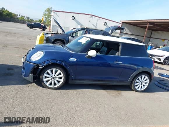2017 MINI Hardtop Cooper S z VIN WMWXP7C58H3B93583, wystawiony jako IAAI lot #42697410 z przebiegiem 75 687 mil mil oraz . Historia ofert i sprzedaży dostępna na DreamBid. Obrazek 15.