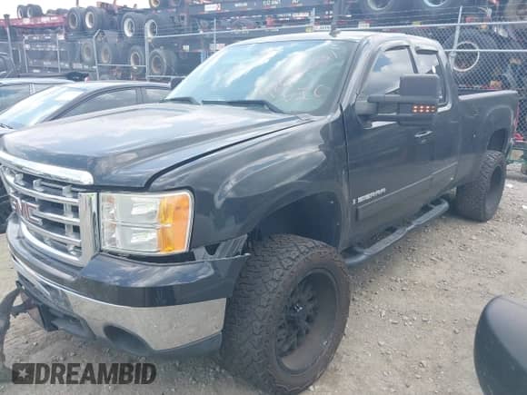 2009 GMC Sierra 1500 SLT z VIN 1GTEK39J99Z258572, wystawiony jako IAAI lot #42626031 z przebiegiem 140 355 mil mil oraz . Historia ofert i sprzedaży dostępna na DreamBid. Obrazek 2.