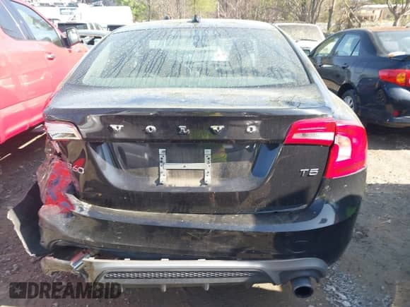 2017 Volvo S60 Dynamic с VIN YV126MFL4H2433816, выставлен на аукционе IAAI как лот 41924157 с пробегом 80 000 миль миль и . История ставок и продаж доступна на DreamBid. Изображение 16.