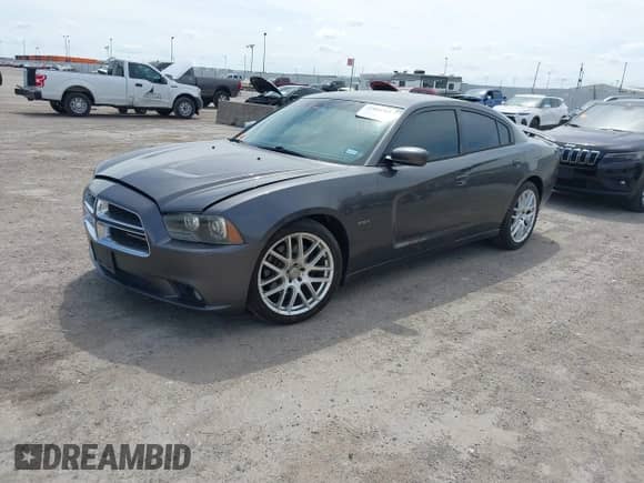 2013 Dodge Charger RT z VIN 2C3CDXCT5DH716883, wystawiony jako IAAI lot #41884762 z przebiegiem 240 867 mil mil oraz . Historia ofert i sprzedaży dostępna na DreamBid. Obrazek 14.