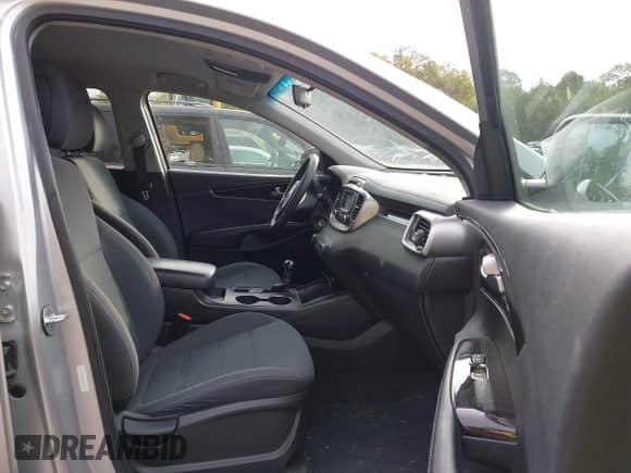 2016 Kia Sorento L with VIN 5XYPG4A31GG041137, listed as a IAAI auction lot 43442599 with 77,913 mi miles and . Bid and sale history available at DreamBid. Image 5.