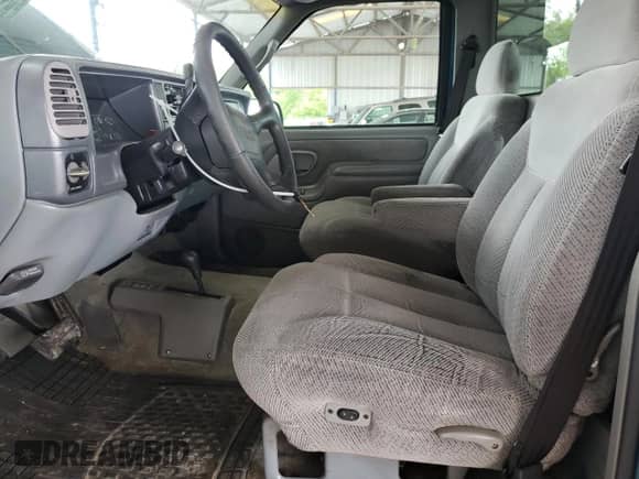 1997 GMC Sierra 1500 с VIN 1GTEK14R2VZ514577, выставлен на аукционе Copart как лот 54443015 с пробегом 214 823 миль миль и Списание • Salvage title. История ставок и продаж доступна на DreamBid. Изображение 7.