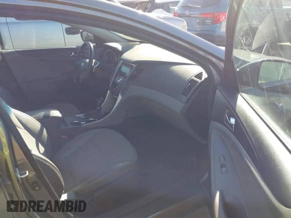 2011 Hyundai Sonata Limited z VIN 5NPEC4AC7BH061011, wystawiony jako IAAI lot #43543417 z przebiegiem 171 080 mil mil oraz . Historia ofert i sprzedaży dostępna na DreamBid. Obrazek 5.