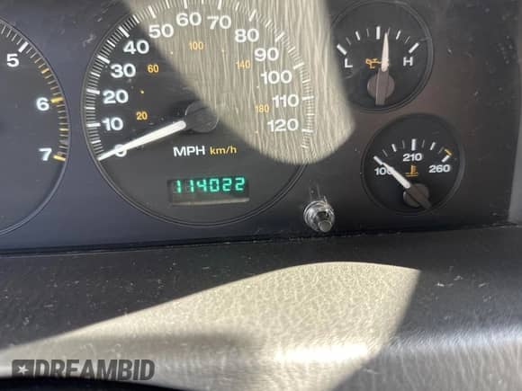 2004 Jeep Grand Cherokee Laredo z VIN 1J4GX48N24C436753, wystawiony jako Copart lot #88142905 z przebiegiem 114 022 mil mil oraz Czysty tytuł • Clean title. Historia ofert i sprzedaży dostępna na DreamBid. Obrazek 8.