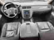 2009 Chevrolet Suburban 2LT z VIN 1GNFK26389R293373, wystawiony jako Copart lot #89718505 z przebiegiem 214 454 mil mil oraz Szkoda całkowita • Salvage title. Historia ofert i sprzedaży dostępna na DreamBid. Obrazek 8.
