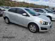 2016 Chevrolet Sonic LT z VIN 1G1JC5SB4G4114439, wystawiony jako Copart lot #65813375 z przebiegiem Nie podano mil oraz Szkoda całkowita • Salvage title. Historia ofert i sprzedaży dostępna na DreamBid. Obrazek 4.