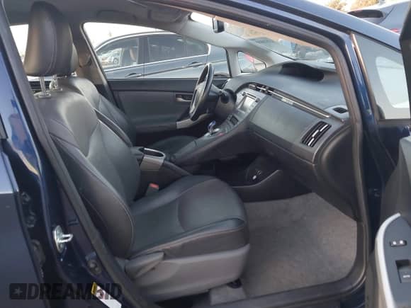 2014 Toyota Prius Four z VIN JTDKN3DU2E1813656, wystawiony jako IAAI lot #43526880 z przebiegiem 174 082 mil mil oraz . Historia ofert i sprzedaży dostępna na DreamBid. Obrazek 5.