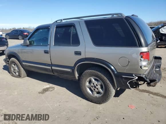 1998 Chevrolet Blazer LT z VIN 1GNDT13W2W2115668, wystawiony jako Copart lot #46636585 z przebiegiem Nie podano mil oraz Szkoda całkowita • Salvage title. Historia ofert i sprzedaży dostępna na DreamBid. Obrazek 2.