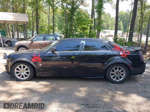 2007 Chrysler 300 C z VIN 2C3KA63H37H897030, wystawiony jako IAAI lot #42547841 z przebiegiem 170 772 mil mil oraz . Historia ofert i sprzedaży dostępna na DreamBid. Obrazek 14.