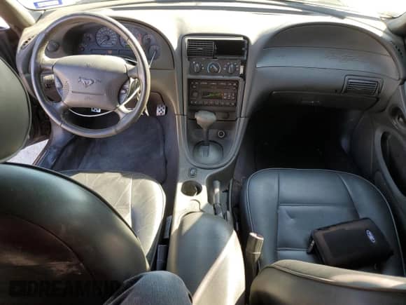 2004 Ford Mustang Deluxe с VIN 1FAFP44404F117628, выставлен на аукционе Copart как лот 81377524 с пробегом 39 697 миль миль и Списание • Salvage title. История ставок и продаж доступна на DreamBid. Изображение 8.