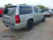 2009 Chevrolet Suburban LTZ z VIN 1GNFK363X9J100709, wystawiony jako IAAI lot #42687530 z przebiegiem 251 856 mil mil oraz . Historia ofert i sprzedaży dostępna na DreamBid. Obrazek 4.