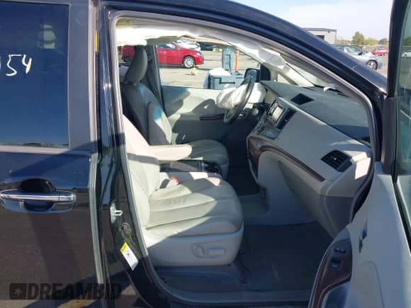 2013 Toyota Sienna XLE AAS с VIN 5TDYK3DC0DS314043, выставлен на аукционе IAAI как лот 43435454 с пробегом 148 687 миль миль и . История ставок и продаж доступна на DreamBid. Изображение 5.