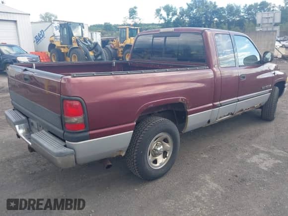 2000 Dodge 1500 with VIN 1B7HC13Y6YJ174808, listed as a IAAI auction lot 43057414 with 88,003 mi miles and . Bid and sale history available at DreamBid. Image 4.