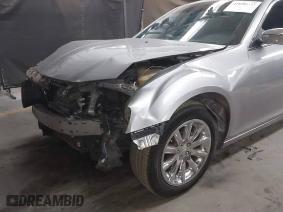 2013 Chrysler 300 C с VIN 2C3CCAEG4DH691524, выставлен на аукционе IAAI как лот 41890003 с пробегом 92 228 миль миль и . История ставок и продаж доступна на DreamBid. Изображение 6.