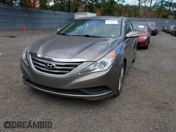 2014 Hyundai Sonata GLS z VIN 5NPEB4AC6EH840424, wystawiony jako IAAI lot #43434737 z przebiegiem 138 849 mil mil oraz . Historia ofert i sprzedaży dostępna na DreamBid. Obrazek 2.