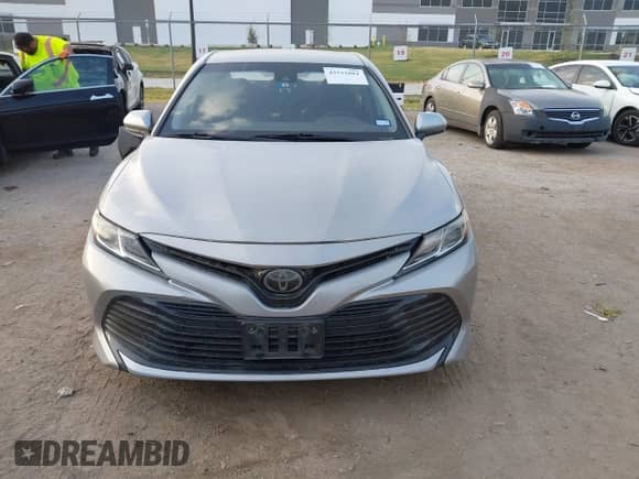 2020 Toyota Camry LE z VIN 4T1C11AK2LU354305, wystawiony jako IAAI lot #43511081 z przebiegiem 125 215 mil mil oraz . Historia ofert i sprzedaży dostępna na DreamBid. Obrazek 13.