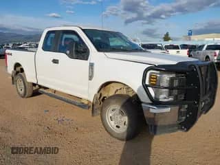 2019 Ford F-250 XL z VIN 1FT7X2B62KEF31410, wystawiony jako IAAI lot #43374683 z przebiegiem 107 517 mil mil oraz . Historia ofert i sprzedaży dostępna na DreamBid. Obrazek 1.