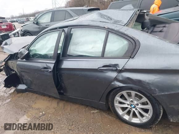 2016 BMW 3 Series 320i xDrive с VIN WBA8A3C55GK690199, выставлен на аукционе IAAI как лот 41204671 с пробегом 169 163 миль миль и . История ставок и продаж доступна на DreamBid. Изображение 15.