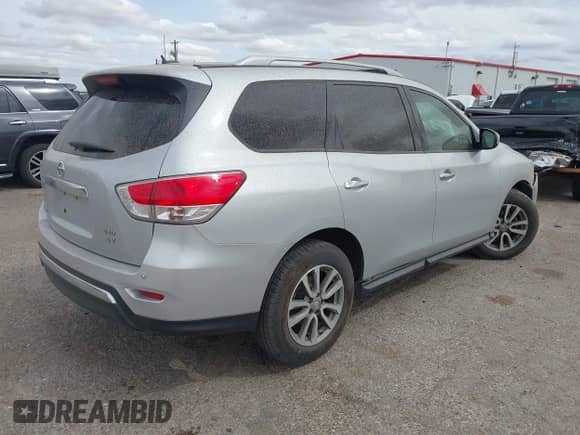 2016 Nissan Pathfinder Platinum with VIN 5N1AR2MM3GC631820, listed as a IAAI auction lot 41956463 with 128,668 mi miles and . Bid and sale history available at DreamBid. Image 4.