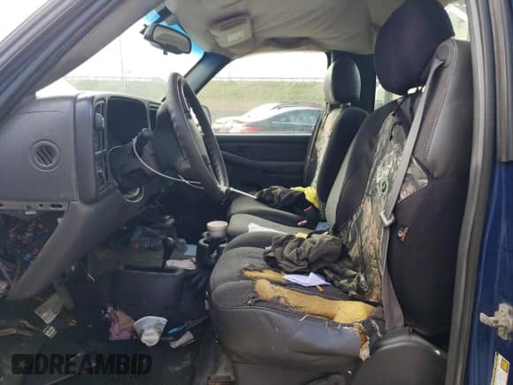 2004 Chevrolet Silverado 1500 LS с VIN 1GCEK14T54E242978, выставлен на аукционе Copart как лот 81433284 с пробегом 133 525 миль миль и Списание • Salvage title. История ставок и продаж доступна на DreamBid. Изображение 7.