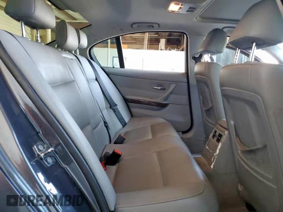 2007 BMW 3 Series 328i z VIN WBAVA33537PV66051, wystawiony jako Copart lot #82264715 z przebiegiem 102 572 mil mil oraz Szkoda całkowita • Salvage title. Historia ofert i sprzedaży dostępna na DreamBid. Obrazek 10.