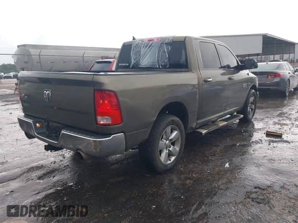 2013 Ram 1500 Outdoorsman z VIN 1C6RR6LT3DS581405, wystawiony jako IAAI lot #42484530 z przebiegiem Nie podano mil oraz . Historia ofert i sprzedaży dostępna na DreamBid. Obrazek 4.