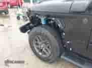 2025 Jeep Wrangler Sport S z VIN 1C4PJXDG9SW559915, wystawiony jako IAAI lot #42653116 z przebiegiem 1 730 mil mil oraz . Historia ofert i sprzedaży dostępna na DreamBid. Obrazek 18.