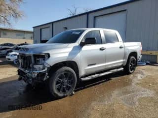 2019 Toyota Tundra SR5 с VIN 5TFEM5F13KX142067, выставлен на аукционе Copart как лот 88529205 с пробегом 52 065 миль миль и Списание • Salvage title. История ставок и продаж доступна на DreamBid. Изображение 1.