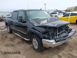 2006 Chevrolet Silverado 1500 LT3 with VIN 2GCEK13T061145810, listed as a IAAI auction lot 41945337 with 112,426 mi miles and . Bid and sale history available at DreamBid. Image 1.
