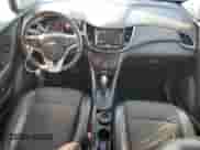 2018 Chevrolet Trax LT z VIN KL7CJPSB8JB551152, wystawiony jako Copart lot #87196825 z przebiegiem 140 933 mil mil oraz Szkoda całkowita • Salvage title. Historia ofert i sprzedaży dostępna na DreamBid. Obrazek 8.