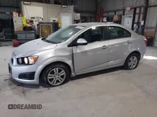 2012 Chevrolet Sonic LT с VIN 1G1JC5SH8C4105712, выставлен на аукционе Copart как лот 84606115 с пробегом 233 577 миль миль и Списание • Salvage title. История ставок и продаж доступна на DreamBid. Изображение 1.