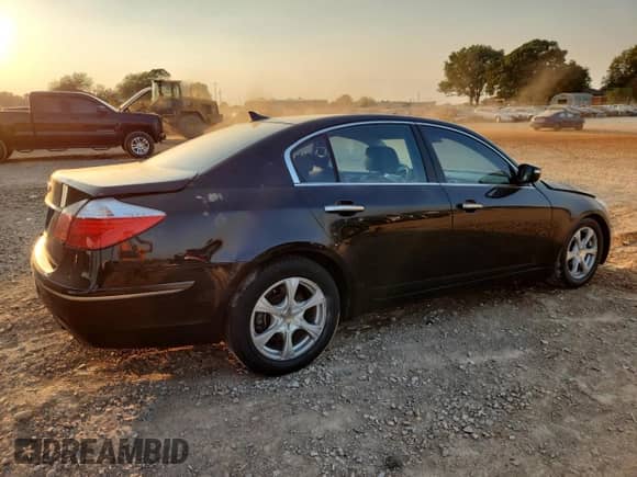 2010 Hyundai Genesis с VIN KMHGC4DE3AU089507, выставлен на аукционе Copart как лот 81439895 с пробегом 182 272 миль миль и Списание • Salvage title. История ставок и продаж доступна на DreamBid. Изображение 3.