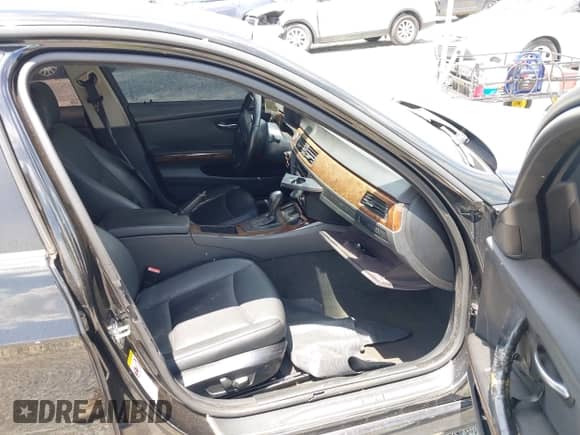 2009 BMW 3 Series 328i with VIN WBAPH73509E127853, listed as a IAAI auction lot 42779092 with 242,189 mi miles and . Bid and sale history available at DreamBid. Image 5.