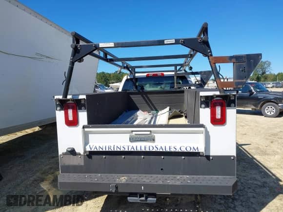 2019 Chevrolet Silverado 2500HD Work Truck z VIN 2GB2CREG4K1195834, wystawiony jako IAAI lot #43398503 z przebiegiem 176 259 mil mil oraz . Historia ofert i sprzedaży dostępna na DreamBid. Obrazek 19.