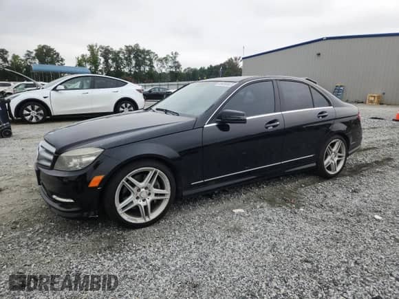 2011 Mercedes-Benz C 350 Sport с VIN WDDGF5GB2BF560450, выставлен на аукционе Copart как лот 69090825 с пробегом 96 424 миль миль и Списание • Salvage title. История ставок и продаж доступна на DreamBid. Изображение 1.