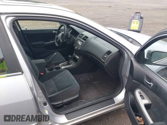 2004 Honda Accord EX with VIN 1HGCM566X4A135367, listed as a IAAI auction lot 42736135 with 239,194 mi miles and . Bid and sale history available at DreamBid. Image 5.