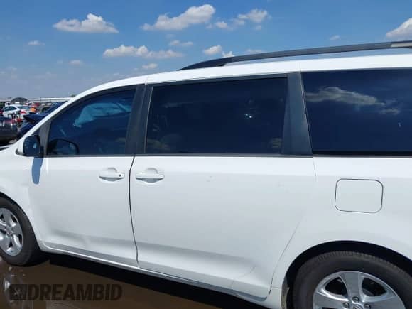 2015 Toyota Sienna LE AAS with VIN 5TDKK3DC8FS646613, listed as a IAAI auction lot 43073670 with 117,828 mi miles and . Bid and sale history available at DreamBid. Image 14.