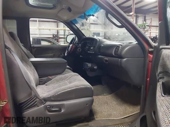 1998 Dodge 1500 с VIN 3B7HF12Z5WM236328, выставлен на аукционе IAAI как лот 42307896 с пробегом 134 476 миль миль и . История ставок и продаж доступна на DreamBid. Изображение 5.