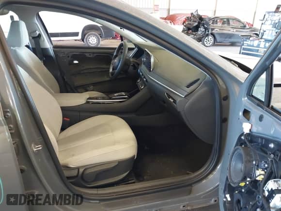 2023 Hyundai Sonata SEL with VIN KMHL64JA3PA286260, listed as a IAAI auction lot 42919718 with 61,137 mi miles and . Bid and sale history available at DreamBid. Image 5.