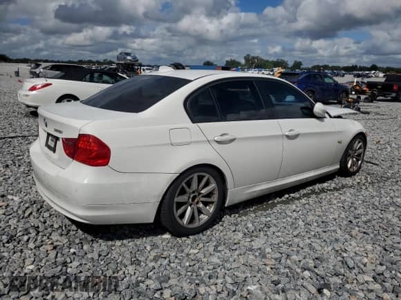 2009 BMW 3 Series 328i с VIN WBAPH77599NM28325, выставлен на аукционе Copart как лот 85490975 с пробегом 111 085 миль миль и Списание • Salvage title. История ставок и продаж доступна на DreamBid. Изображение 3.