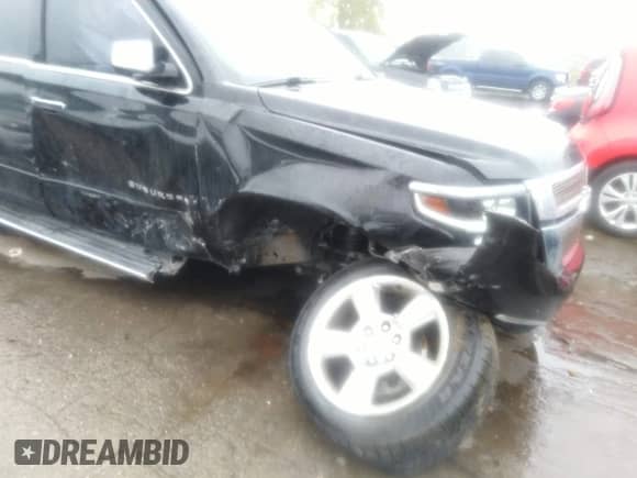 2017 Chevrolet Suburban Premier z VIN 1GNSCJKCXHR312158, wystawiony jako IAAI lot #40399105 z przebiegiem 150 560 mil mil oraz . Historia ofert i sprzedaży dostępna na DreamBid. Obrazek 6.