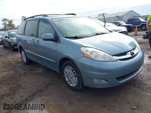 2008 Toyota Sienna XLE z VIN 5TDBK22C28S014660, wystawiony jako IAAI lot #43568791 z przebiegiem 234 423 mil mil oraz . Historia ofert i sprzedaży dostępna na DreamBid. Obrazek 1.
