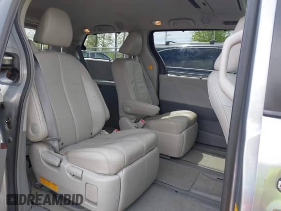 2013 Toyota Sienna XLE с VIN 5TDDK3DC8DS059592, выставлен на аукционе IAAI как лот 42160121 с пробегом 131 547 миль миль и . История ставок и продаж доступна на DreamBid. Изображение 8.