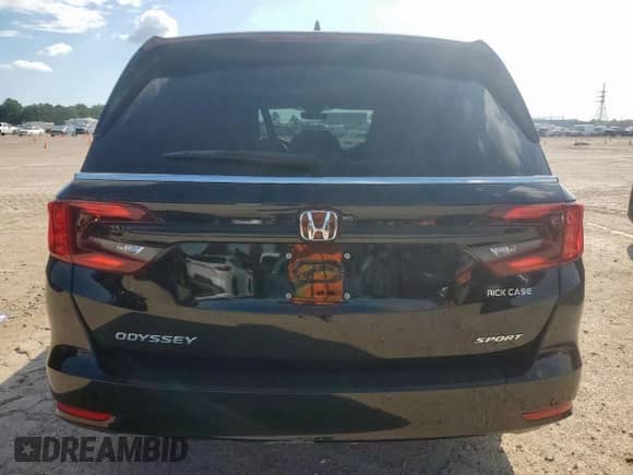 2024 Honda Odyssey Sport z VIN 5FNRL6H70RB010271, wystawiony jako Copart lot #81407535 z przebiegiem 17 717 mil mil oraz Nie do naprawy • Non repairable. Historia ofert i sprzedaży dostępna na DreamBid. Obrazek 6.