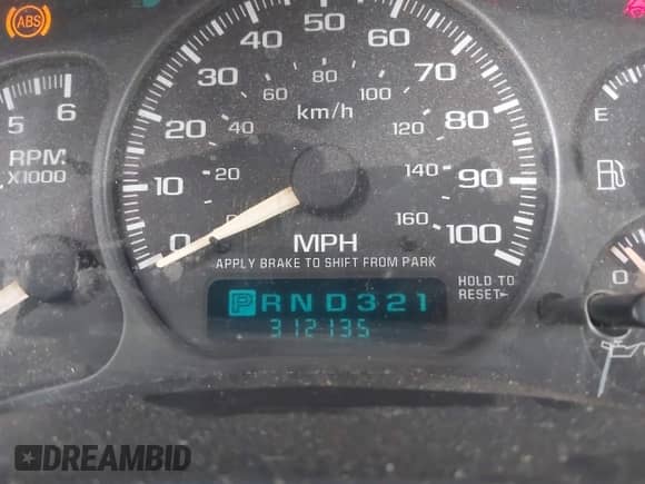 2002 Chevrolet Suburban LT z VIN 1GNEC16Z72J252681, wystawiony jako IAAI lot #42375392 z przebiegiem 312 135 mil mil oraz . Historia ofert i sprzedaży dostępna na DreamBid. Obrazek 7.