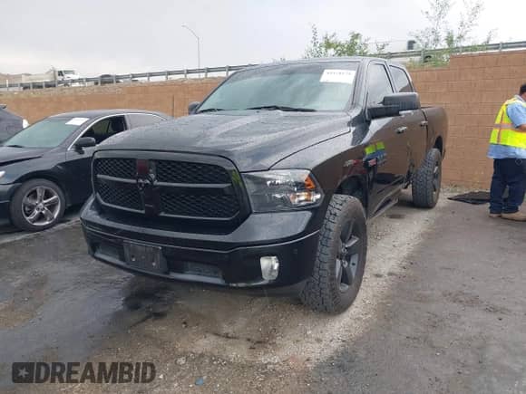 2018 Ram 1500 Big Horn с VIN 1C6RR7LM1JS351694, выставлен на аукционе IAAI как лот 42418175 с пробегом 71 850 миль миль и . История ставок и продаж доступна на DreamBid. Изображение 2.