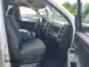 2019 Ram 1500 Tradesman z VIN 1C6RR6FG8KS500099, wystawiony jako IAAI lot #42125988 z przebiegiem 38 595 mil mil oraz . Historia ofert i sprzedaży dostępna na DreamBid. Obrazek 5.